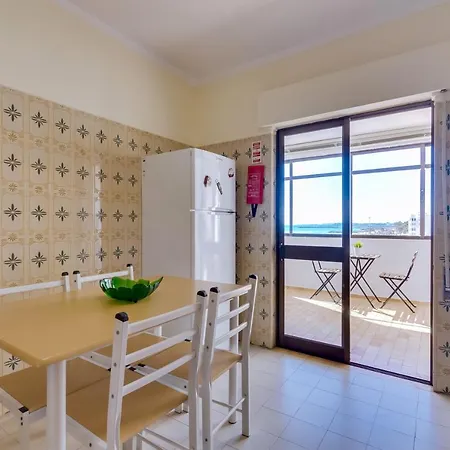 Infiniteseaview - At Homesbyfc *